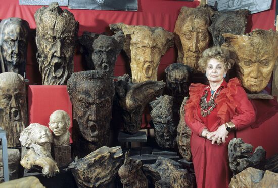 Sculptor Dina Konenkova