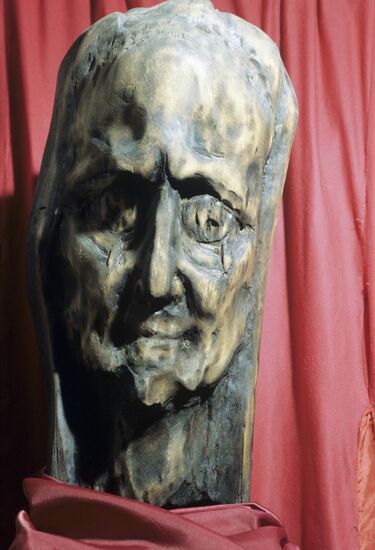 Sculptor Dina Konenkova