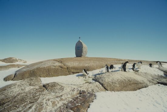 Monument to first polar explorer Ivan Khmara