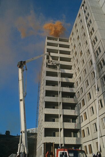 Eliminating fire in high-rise in Vladivostok