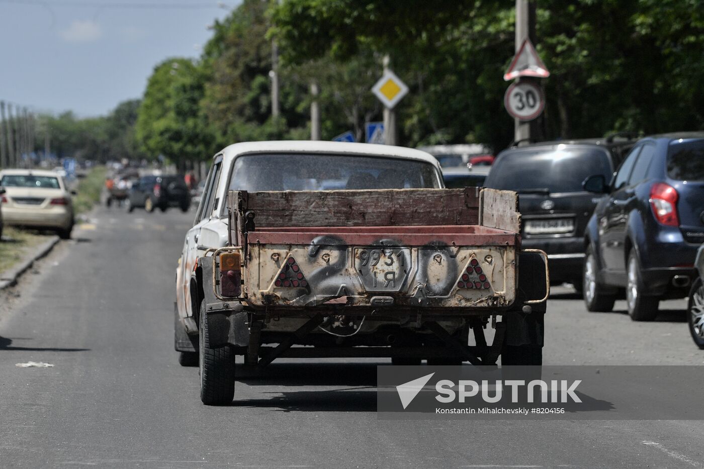 Cars ride along a street in Mariupol, Donetsk People's Republic. Location: Donetsk People's Republic, Mariupol. Author: Konstantin Mihalchevskiy/Sputnik. DPR Russia Ukraine Mlitiary Operation Daily