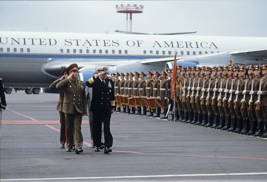 US delegation visits Soviet Union