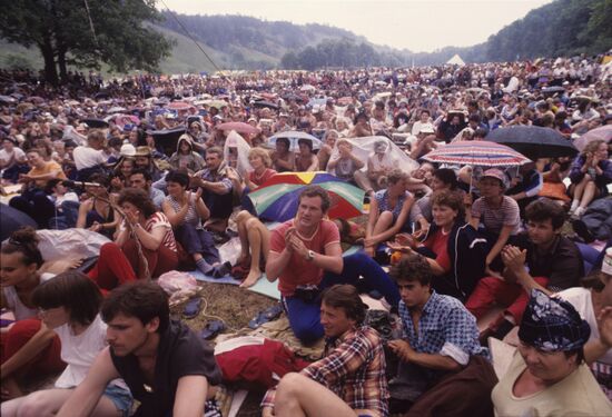 Patriotic song festival