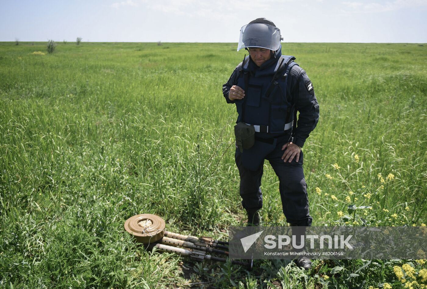 DPR Russia Ukraine Military Operation Demining