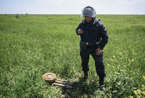 DPR Russia Ukraine Military Operation Demining