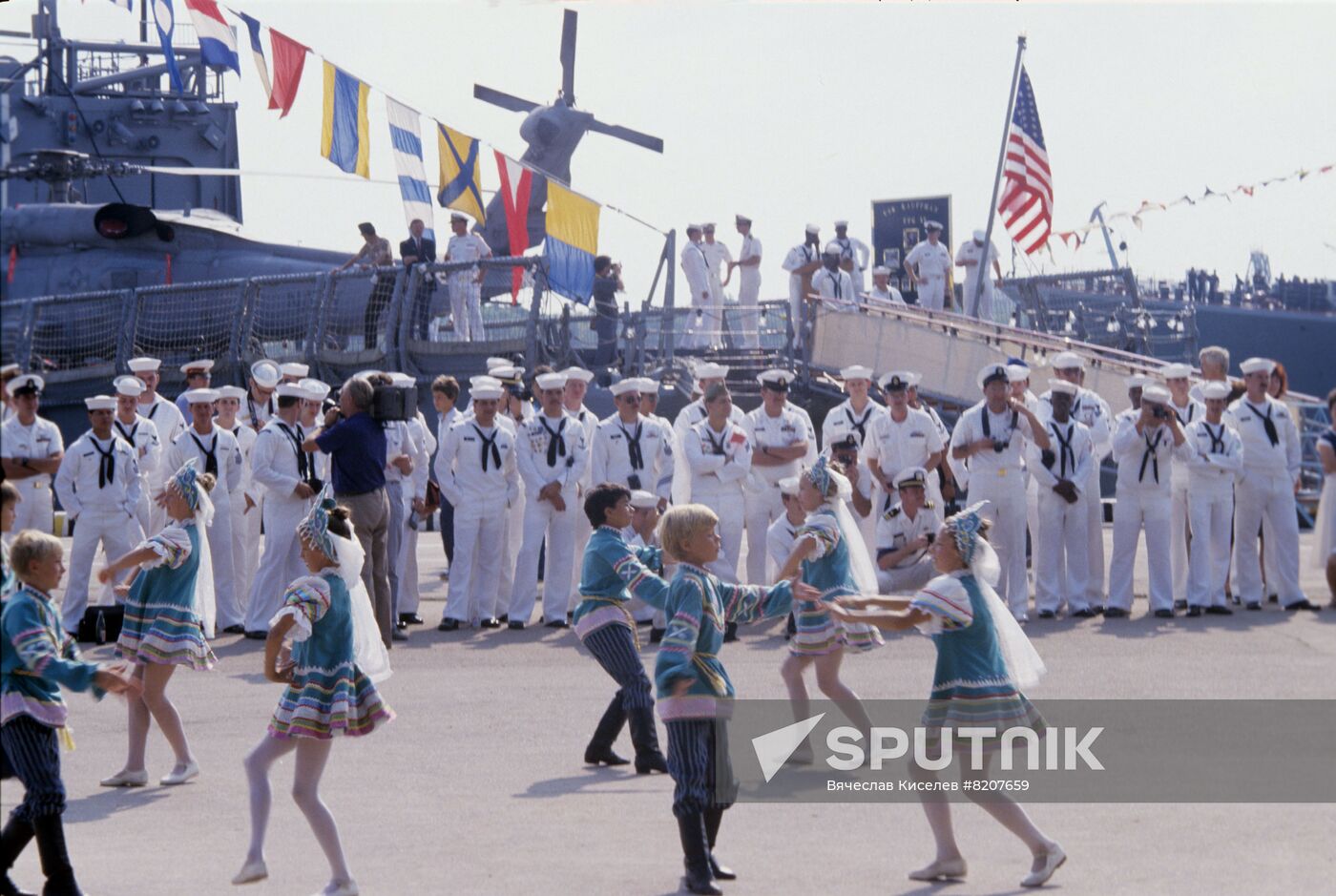 US Navy ships call at Sevastopol