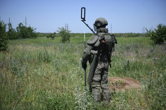 DPR Russia Ukraine Military Operation Demining