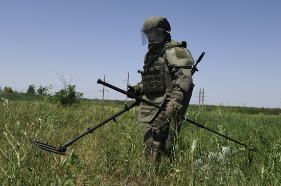 DPR Russia Ukraine Military Operation Demining