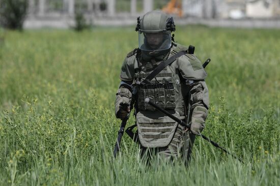 DPR Russia Ukraine Military Operation Demining