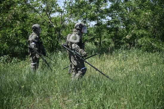 DPR Russia Ukraine Military Operation Demining