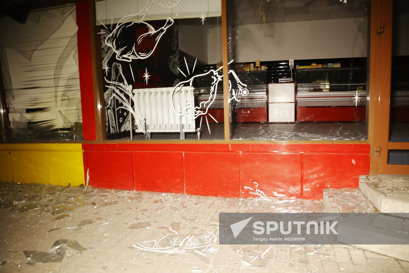 A view shows a showcase of a shop damaged by the shelling of the Ukrainian Armed Forces in Donetsk, Donetsk People's Republic. Location: Donetsk People's Republic, Donetsk. Author: Sergey Averin/Sputnik. DPR Russia Ukraine Military Operation Shelling