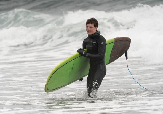 Russia Surfing