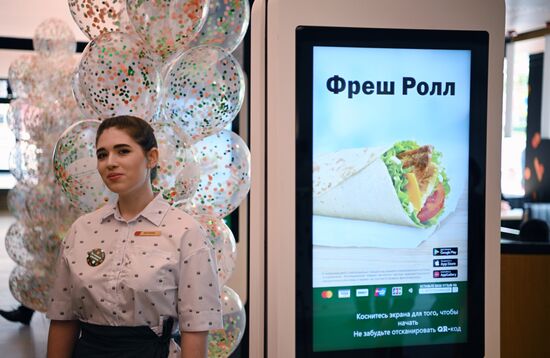 New Vkusno I Tocka (Tasty and That's It) fast-food chain opens in Moscow