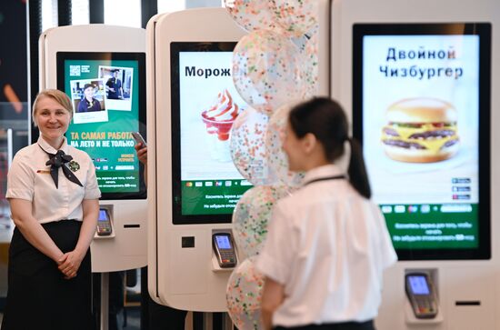 New Vkusno I Tocka (Tasty and That's It) fast-food chain opens in Moscow