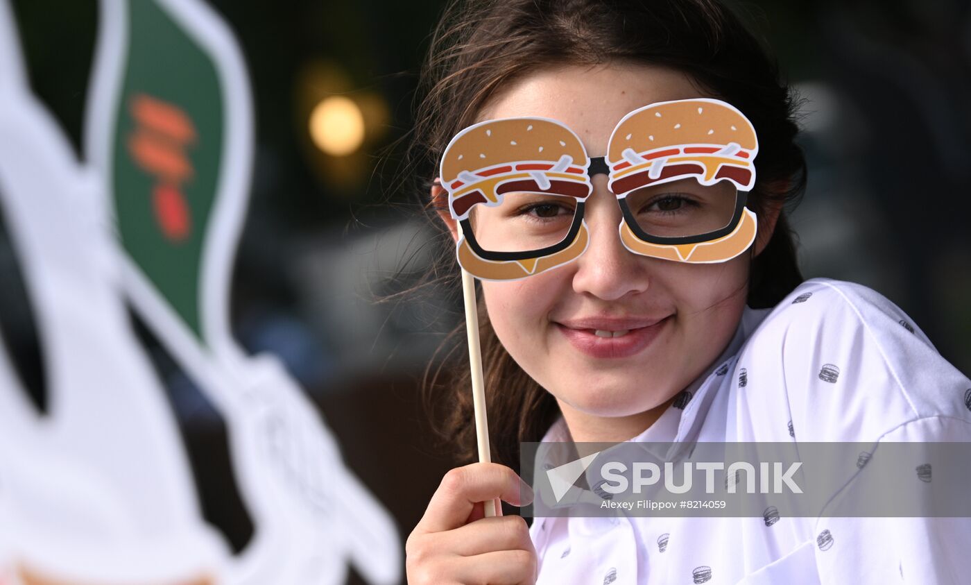 New Vkusno I Tocka (Tasty and That's It) fast-food chain opens in Moscow