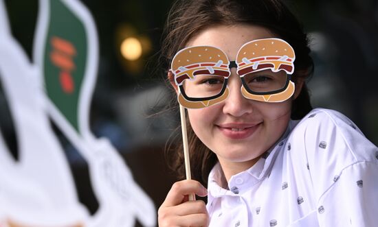 New Vkusno I Tocka (Tasty and That's It) fast-food chain opens in Moscow