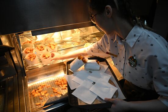 New Vkusno I Tocka (Tasty and That's It) fast-food chain opens in Moscow