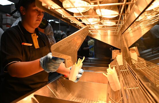 New Vkusno I Tocka (Tasty and That's It) fast-food chain opens in Moscow