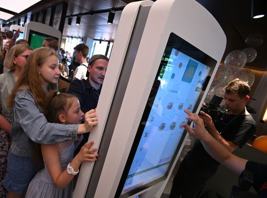 New Vkusno I Tocka (Tasty and That's It) fast-food chain opens in Moscow