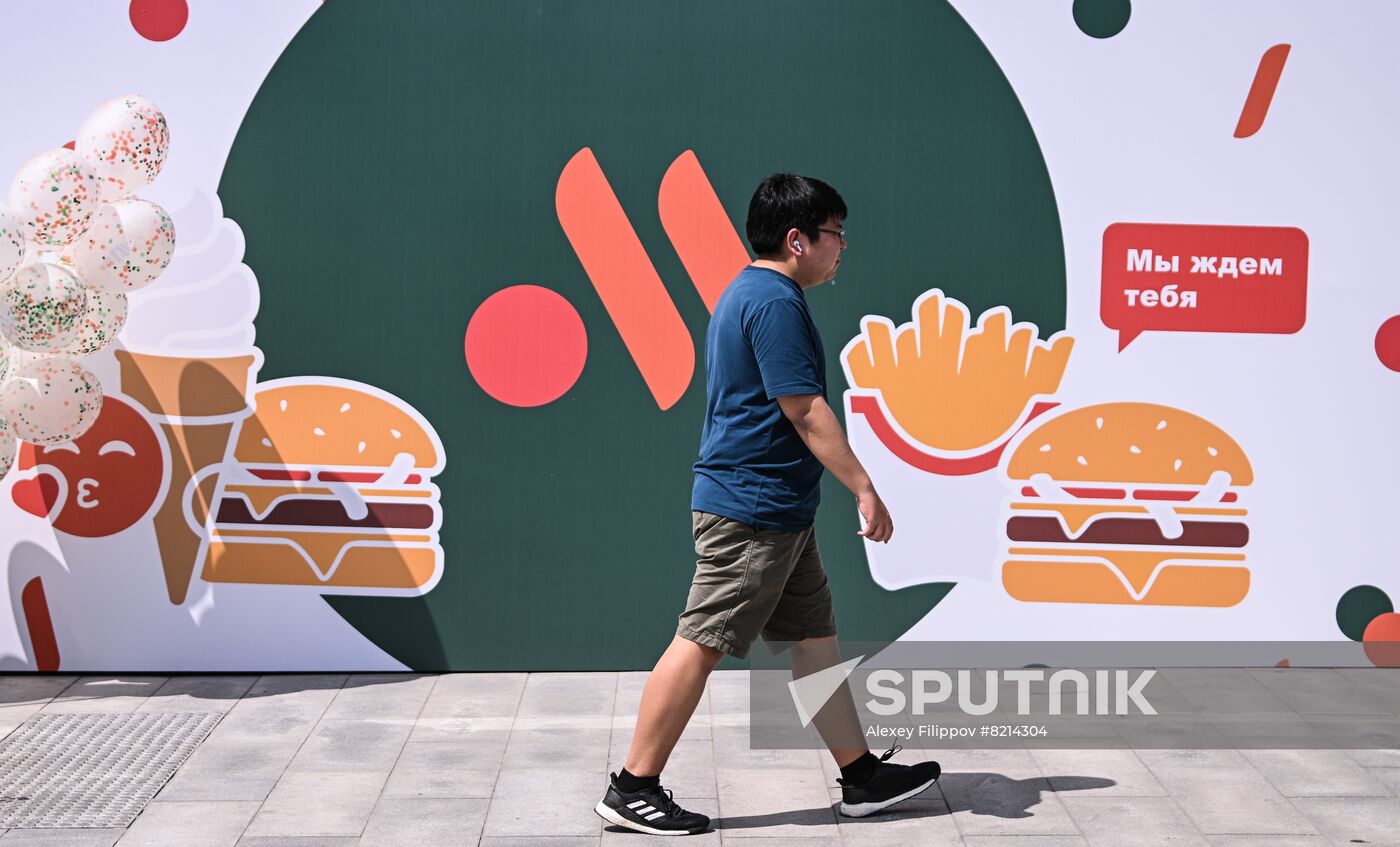 New Vkusno I Tocka (Tasty and That's It) fast-food chain opens in Moscow