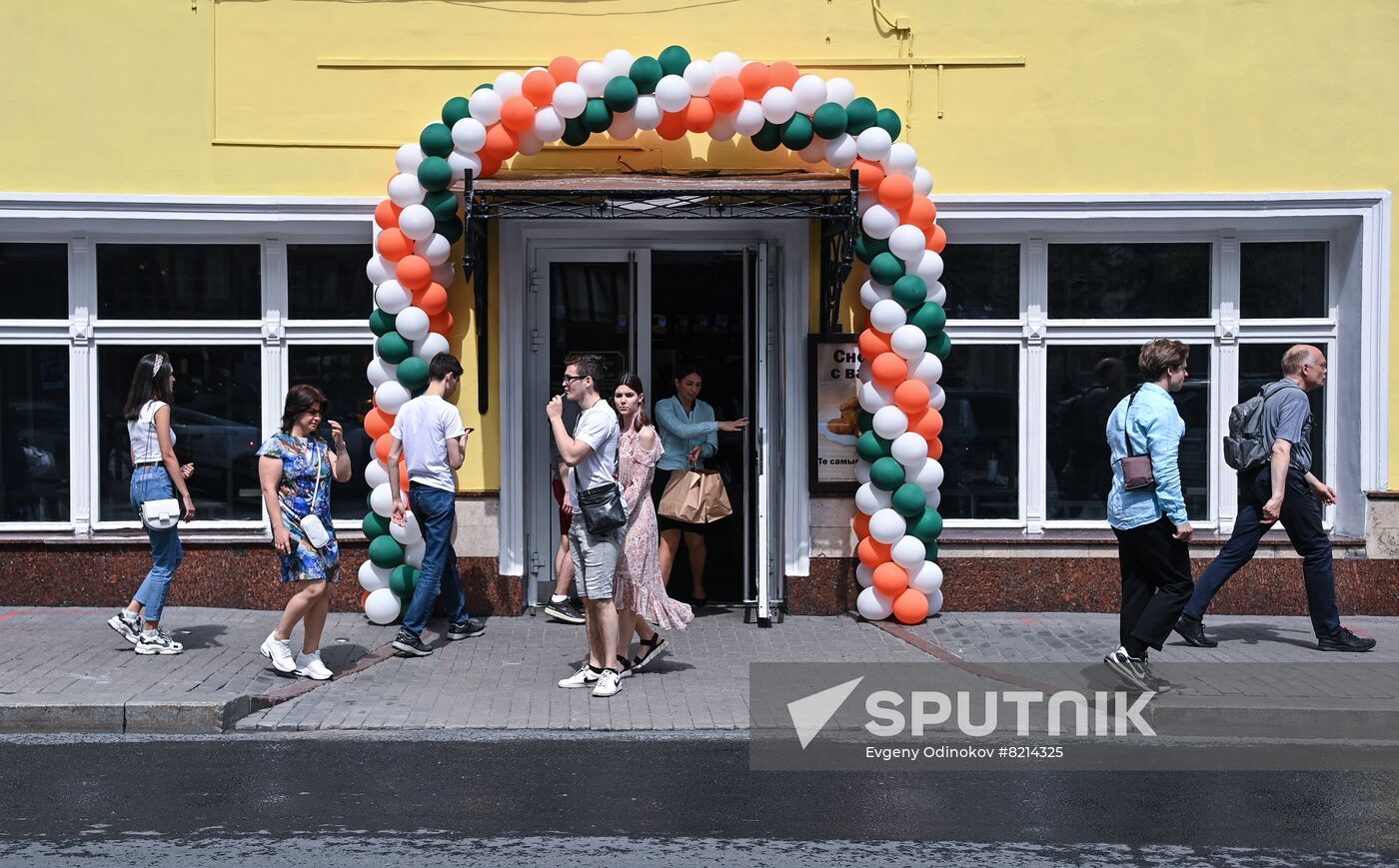 New Vkusno I Tocka (Tasty and That's It) fast-food chain opens in Moscow