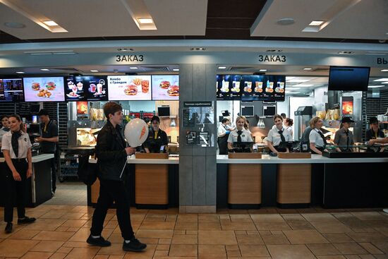 New Vkusno I Tocka (Tasty and That's It) fast-food chain opens in Moscow