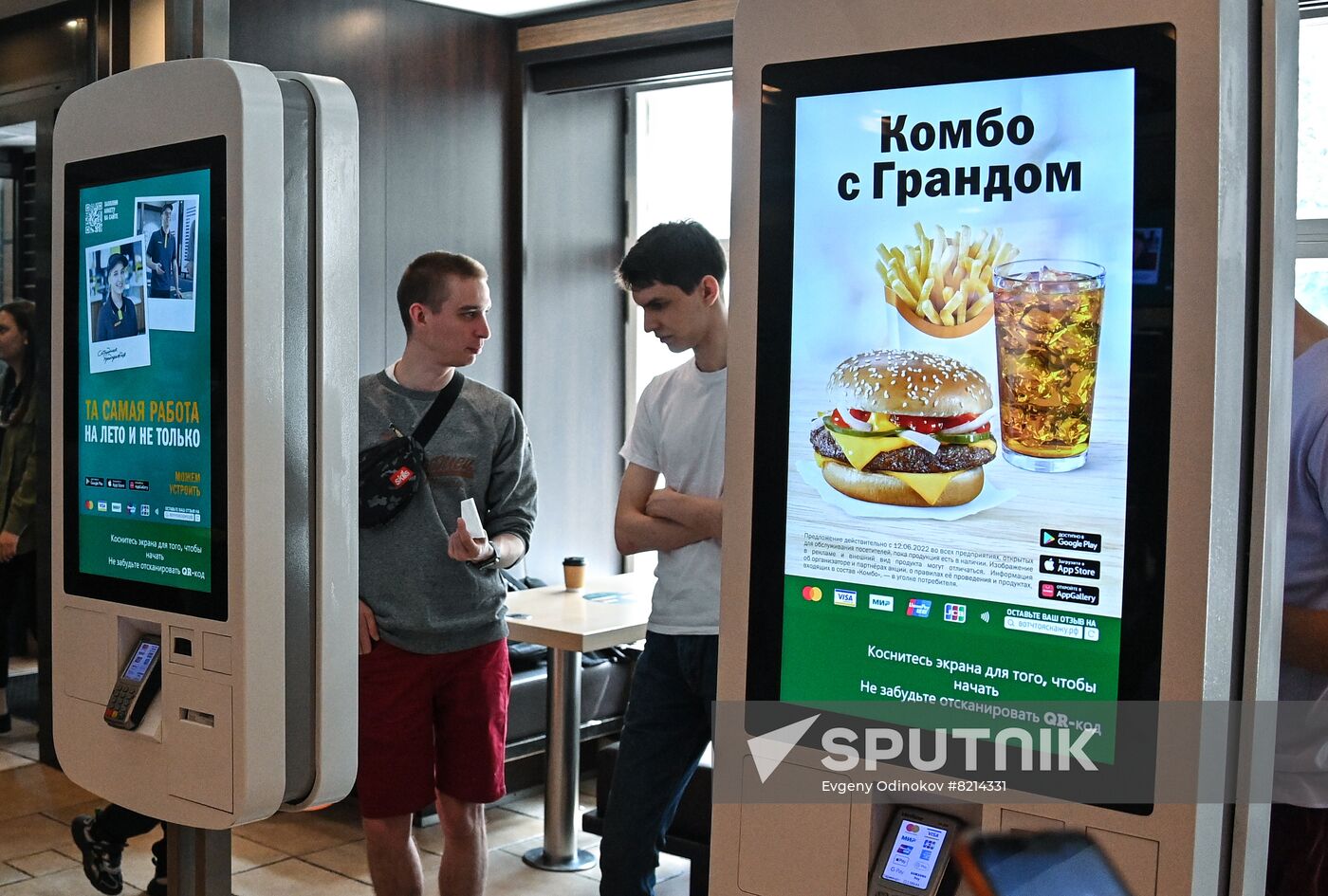 New Vkusno I Tocka (Tasty and That's It) fast-food chain opens in Moscow