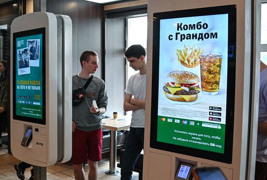 New Vkusno I Tocka (Tasty and That's It) fast-food chain opens in Moscow