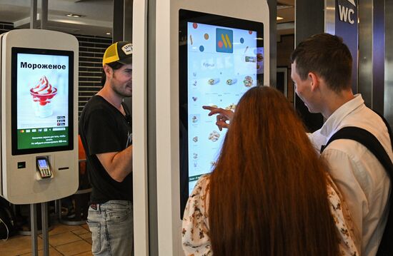 New Vkusno I Tocka (Tasty and That's It) fast-food chain opens in Moscow