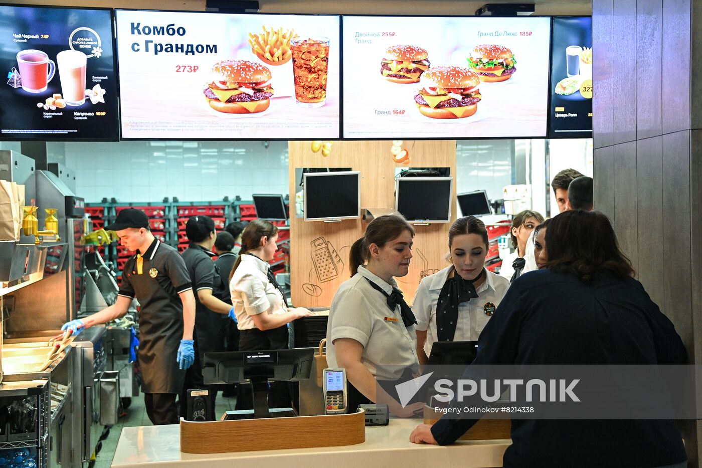 New Vkusno I Tocka (Tasty and That's It) fast-food chain opens in Moscow
