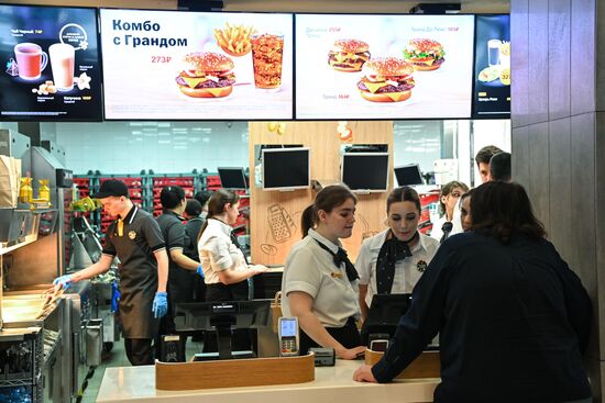 New Vkusno I Tocka (Tasty and That's It) fast-food chain opens in Moscow
