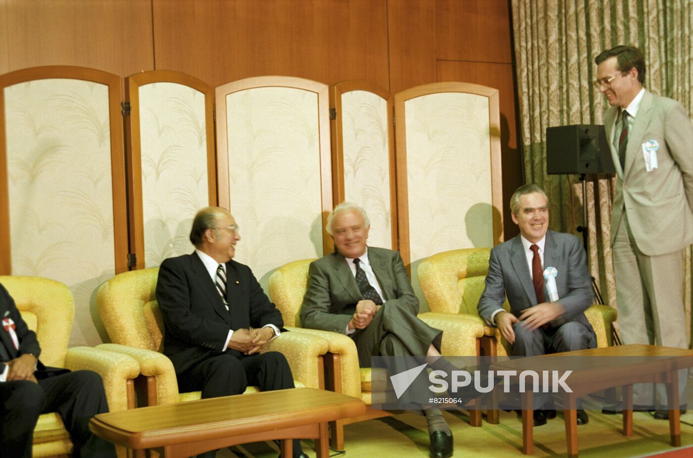 Soviet delegation visits Japan