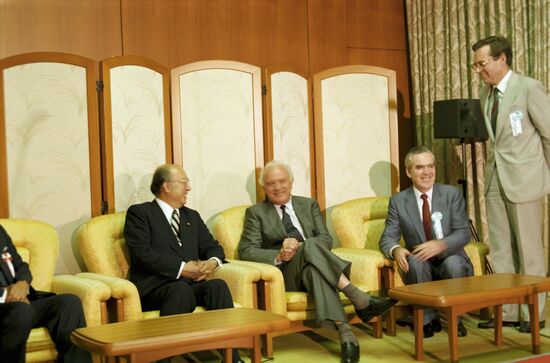 Soviet delegation visits Japan