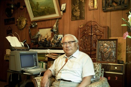 Japanese translator Otani Fukashi