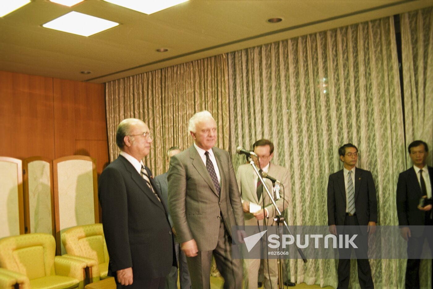 Soviet delegation visits Japan