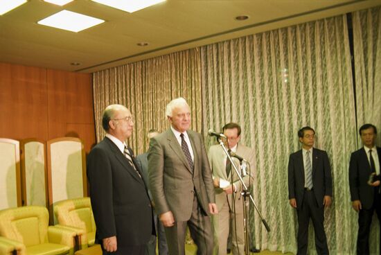 Soviet delegation visits Japan