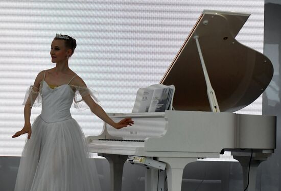 Russia SPIEF Sidelines