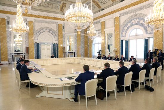 Russia SPIEF Putin Car Industry