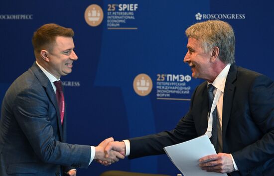 Russia SPIEF Session LNG Projects Substitution