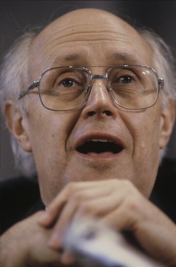 US National Symphonic Orchestra led by Rostropovich tours USSR