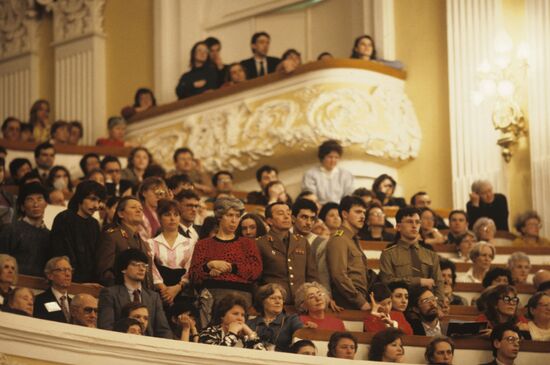 US National Symphonic Orchestra led by Rostropovich tours USSR