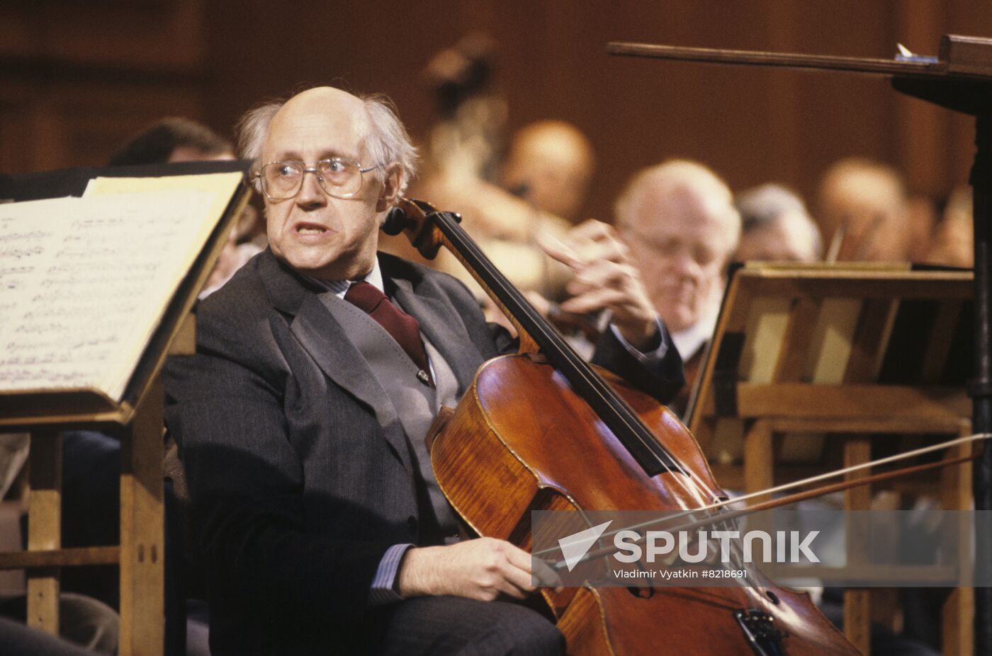 US National Symphony Orchestra conducted by Mstislav Rostropovich performs in USSR