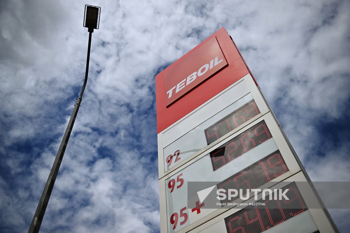 Russia Shell Fuel Stations Rebranding