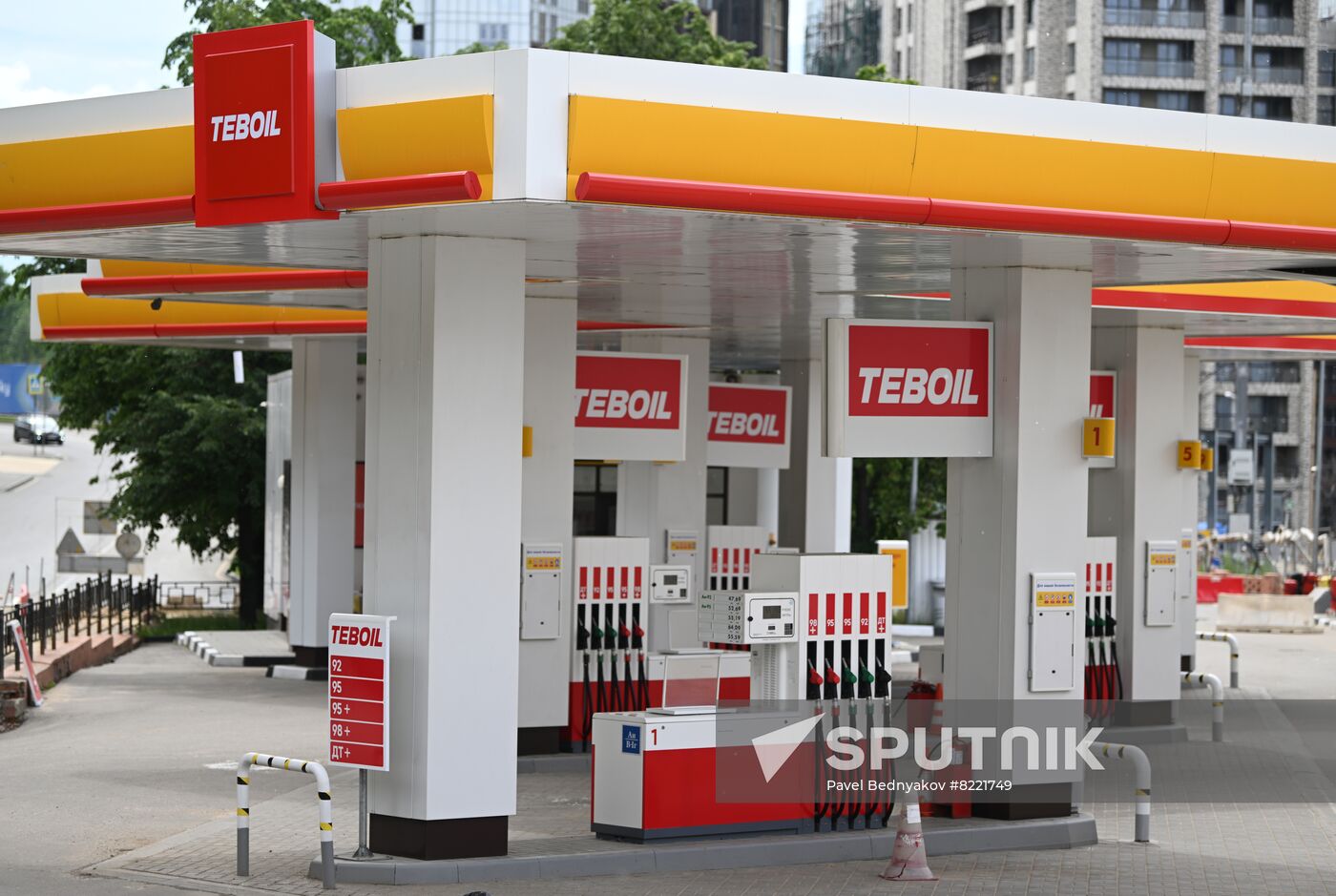 Russia Shell Fuel Stations Rebranding