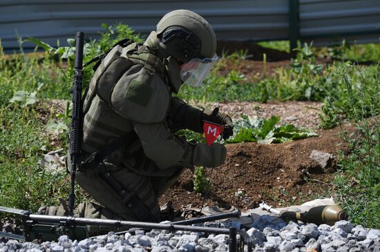 DPR Russia Ukraine Military Operation Demining