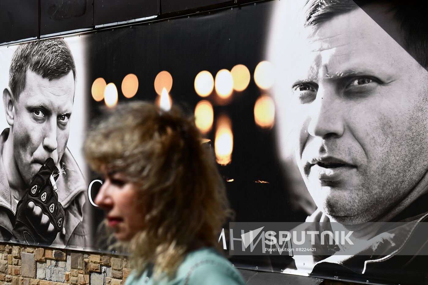 DPR Zakharchenko Flowers Laying