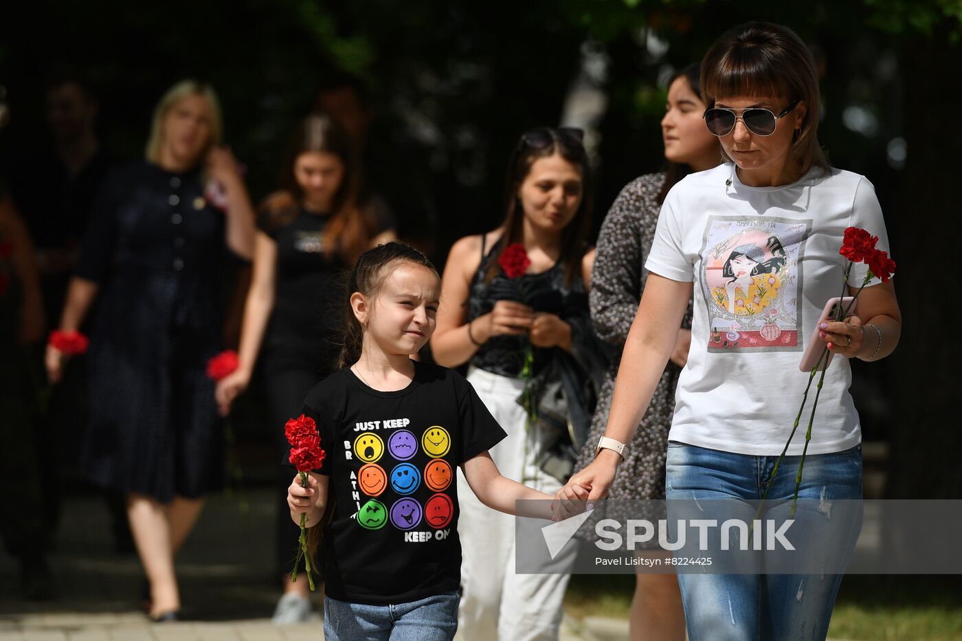 DPR Zakharchenko Flowers Laying