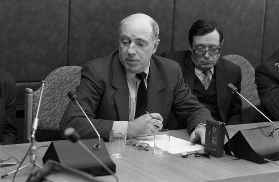 Roundtable meeting "War in the Persian Gulf: Soviet experts' opinion"