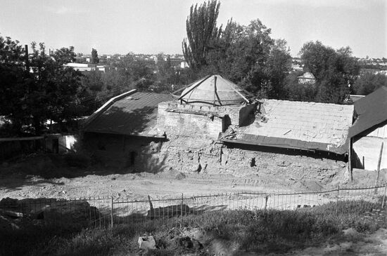 Restoring Takhti-Suleiman Mosque