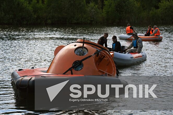 Russian cosmonauts Alexey Ovchinin and Oleg Platonov and NASA astronaut Tracy Caldwell Dyson, crew members of the 70th expedition to the International Space Station, practice an emergency landing in water at Russia's Emergency Ministry base in Noginsk, Moscow region, Russia. Location: Russia, Moscow region. Author: Evgeny Odinokov/Sputnik. Russia Space